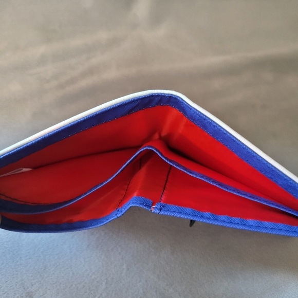 Jaws Wallet - Picture 14 of 16